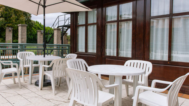 Terraza de Clínica Somió